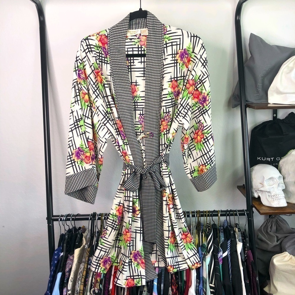 𝅺vintage Victoria’s Secret Gold Label Floral Crosshatch Kimono Robe